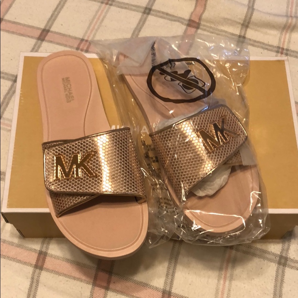 BRAND NEW NEVER WORN MK SLIDES